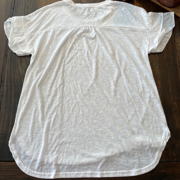 Flutter Sleeve Hi-Lo Shirt - Picture 3 of 5